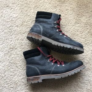 G.H. Bass & CO. Black boots